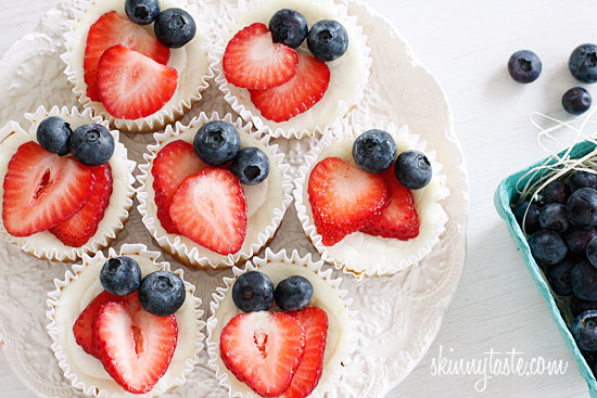 red-white-and-blueberry-cheesecake-cupcakes