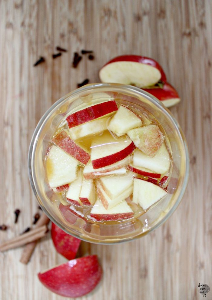 how to make caramel apple sangria / dreambookdesign.com