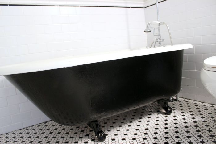 clawfoot bathtub