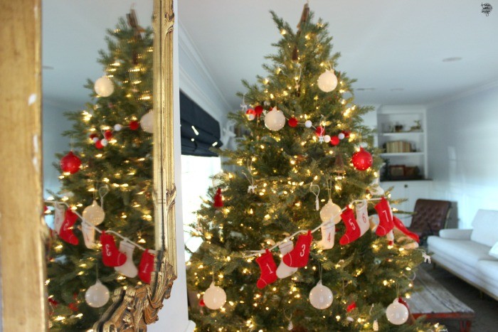 how to decorate a christmas tree 5 / dreambookdesign.com